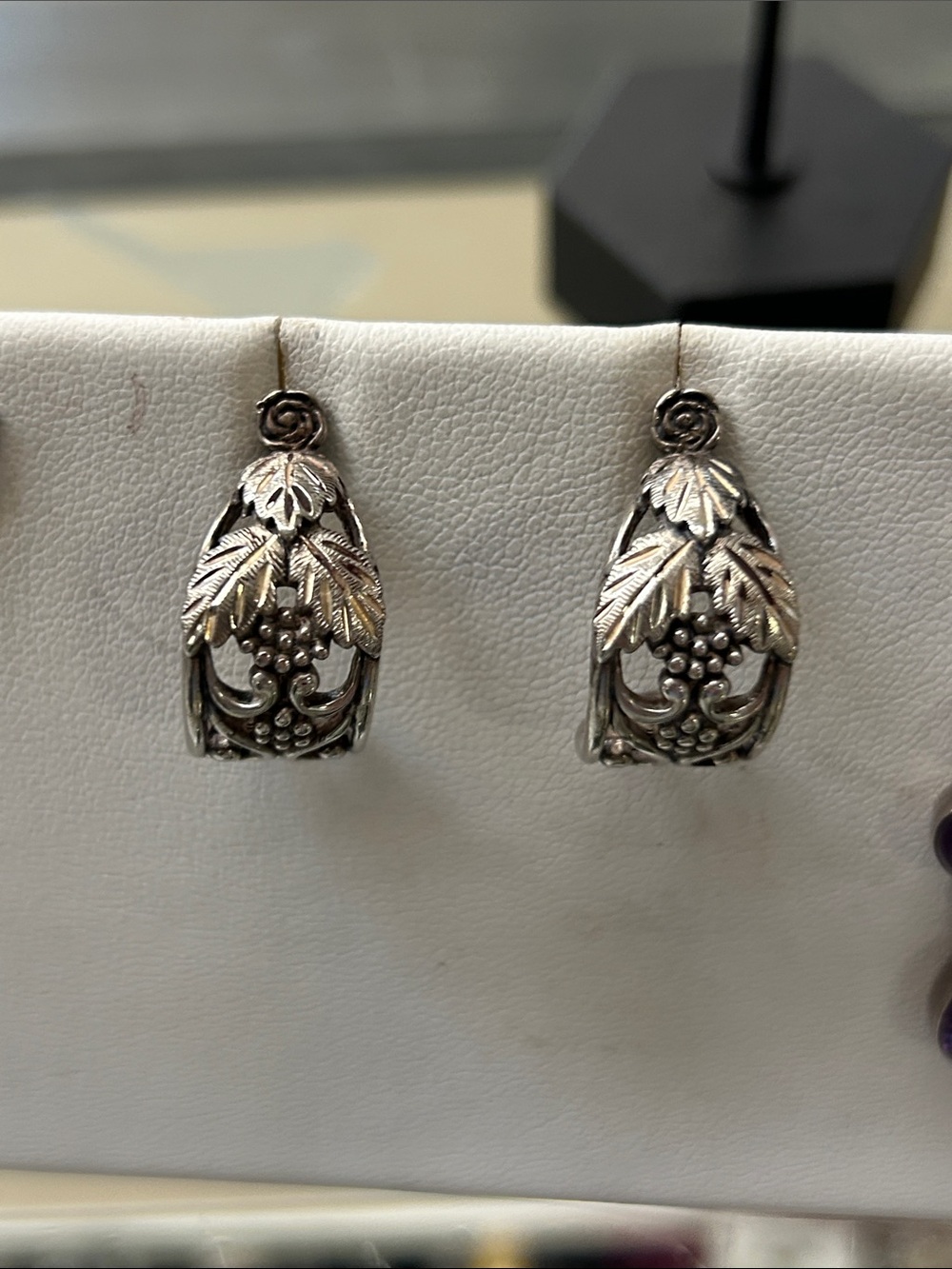 455549 silver BHG design earrings